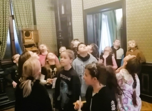 Uczniowie z wizytą w Pałacu Scheiblera