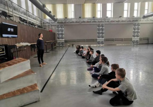 Na zdjęciu uczniowie klasy 4a podczas warsztatów.