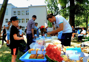 Na zdjęciu jedno ze stanowisk z jedzeniem.