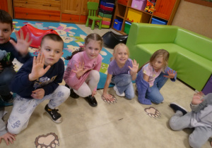 Na zdjęciu dzieci podczas zabawy z okazji Dnia Misia.