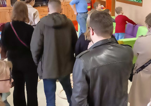 Na zdjęciu dzieci podczas Dnia Otwartego Szkoły.