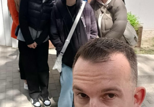 Na zdjęciu p. Kamil Dyjankiewicz wraz z gośćmi z Czech.