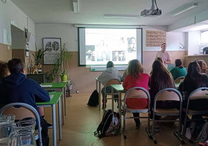Na zdjęciu lekcja języka rosyjskiego w klasie 7a, którą prowadzi p. Kamil Dyjankiewicz.