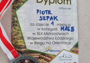 Na zdjęciu dyplom, który dostał Piotr Szpak.