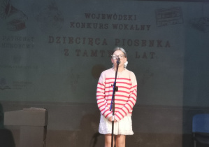 Na zdjęciu uczestniczka konkursu.