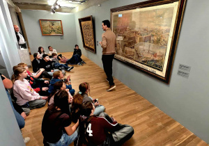 Na zdjęciu uczniowie klas 6 podczas wizyty w Muzeum Włókiennictwa.