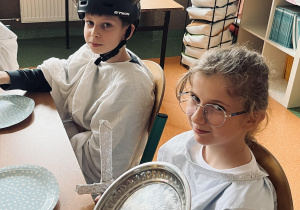 Na zdjęciu przebrani uczeniowie klasy 5b.