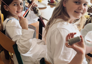 Na zdjęciu przebrane uczennice klasy 5b.