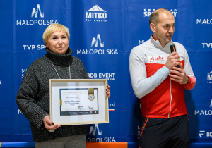 Na zdjęciu Pani Dyrektor, Elżbieta Jurek, wraz ze Zbigniewem Bródką.