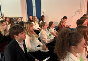 Na zdjęciu uczestnicy konkursu na widowni Ośrodka Kultury Górna.