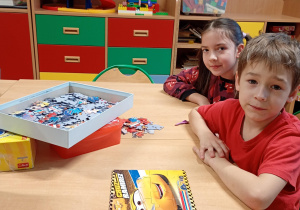 Na zdjęciu uczniowie podczas zabaw świetlicowych.