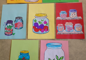 Na zdjęciu prace plastyczne uczniów.