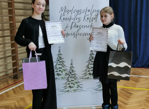 Sukces naszych uczennic w Międzyszkolnym Konkursie Kolęd i Piosenek Świątecznych