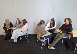 Na zdjęciu uczniowie podczas warsztatów w Centrum Dialogu im. Marka Edelmana.