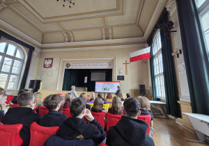 Na zdjęciu uczniowie klas ósmych podczas wizyty w CKZiU w Łodzi.