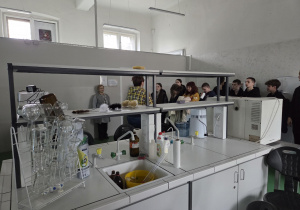 Na zdjęciu uczniowie klas ósmych podczas wizyty w CKZiU w Łodzi.