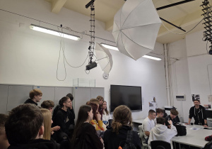 Na zdjęciu uczniowie klas ósmych podczas wizyty w CKZiU w Łodzi.