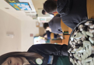 Na zdjęciu uczniowie klas ósmych oraz uczniowie ZSG w Łodzi prezentujący ofertę swojej szkoły.