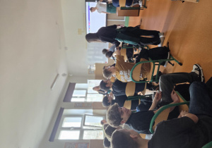 Na zdjęciu uczniowie klas ósmych oraz uczniowie ZSG w Łodzi prezentujący ofertę swojej szkoły.