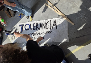 Na zdjęciu uczniowie podczas Marszu Przeciwko Dyskryminacji.