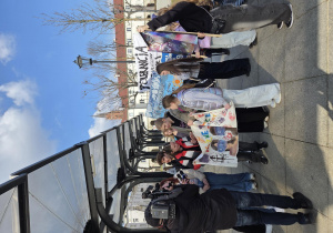 Na zdjęciu uczniowie podczas Marszu Przeciwko Dyskryminacji.