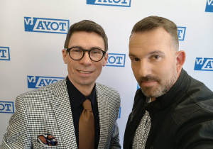 Na zdjęciu p. Kamil Dyjankiewicz wraz z prowadzącym program - Bartoszem Lichawskim.