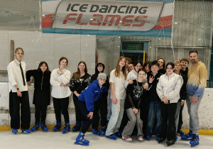 Na zdjęciu uczniowie klasy 7b wraz z wychowawcą - p. Kamilem Dyjankiewiczem..